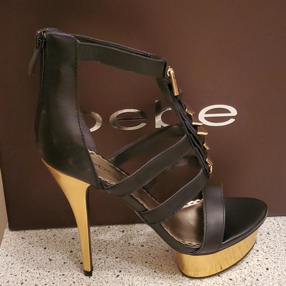 Bebe pumps